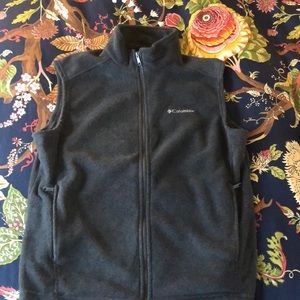Grey light weightColumbia fleece vest L